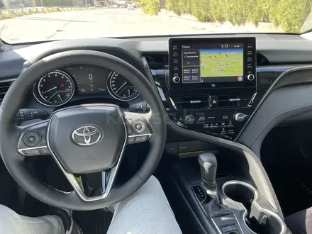 Toyota Camry 2021 года за 24 800 000 тг. в Шымкент – фото 18