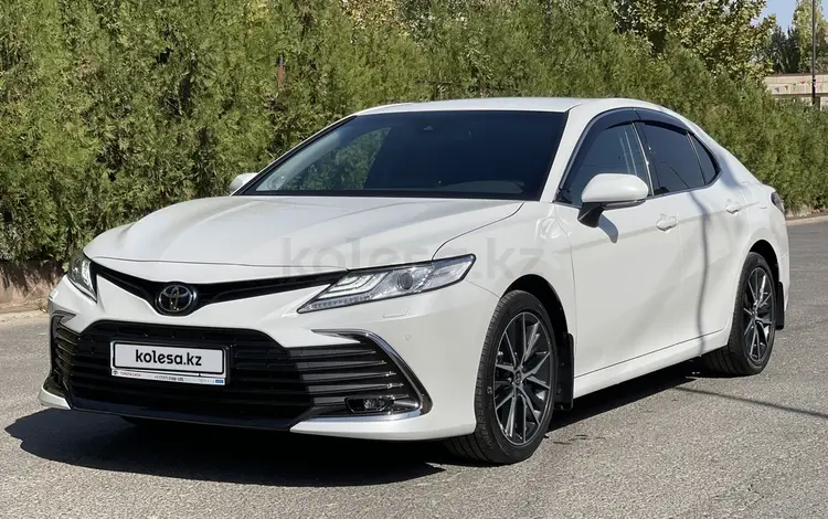 Toyota Camry 2021 года за 24 800 000 тг. в Шымкент