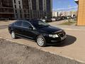 Volkswagen Passat 2005 годаfor4 000 000 тг. в Астана