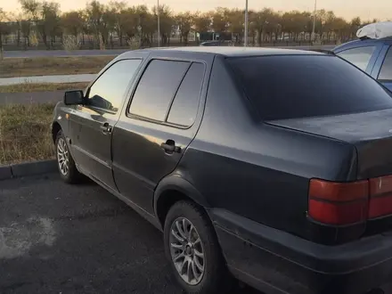 Volkswagen Vento 1993 года за 800 000 тг. в Караганда – фото 2