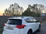 Toyota RAV4 2015 года за 9 500 000 тг. в Шымкент – фото 2