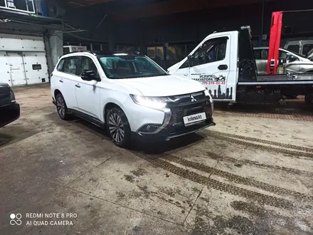 Mitsubishi Outlander 2022 года за 13 600 000 тг. в Петропавловск – фото 3