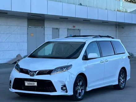 Toyota Sienna 2015 года за 10 500 000 тг. в Алматы