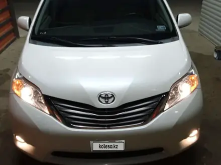 Toyota Sienna 2014 года за 9 000 000 тг. в Актобе – фото 2