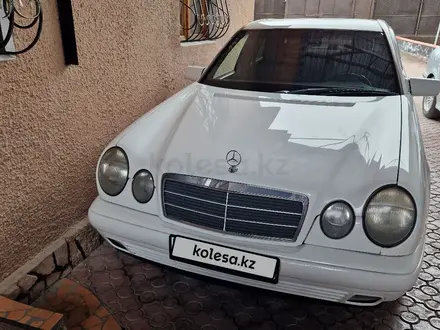 Mercedes-Benz E 200 1997 года за 3 550 000 тг. в Алматы