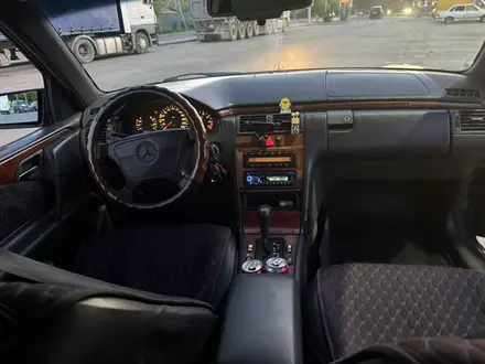 Mercedes-Benz E 230 1996 года за 1 800 000 тг. в Астана – фото 4