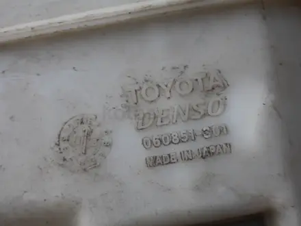Бачок омывателя Toyota Hilux за 10 000 тг. в Караганда – фото 2
