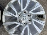 Оригинал диски R18 для TOYOTA LAND CRUISER PRADO 150, 120, HILUX, FORTUNER за 510 000 тг. в Алматы – фото 2