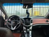 Chevrolet Cruze 2011 года за 3 500 000 тг. в Атырау – фото 3
