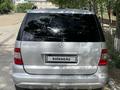 Mercedes-Benz ML 320 2005 года за 5 500 000 тг. в Атырау – фото 2