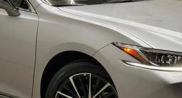 Lexus ES 300h 2026 года за 28 700 000 тг. в Шымкент – фото 2
