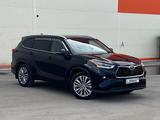 Toyota Highlander 2022 года за 28 000 000 тг. в Астана