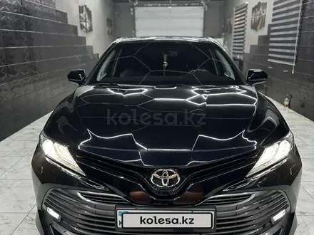 Toyota Camry 2018 года за 14 500 000 тг. в Актобе – фото 32