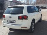 Volkswagen Touareg 2008 года за 5 000 000 тг. в Павлодар – фото 2