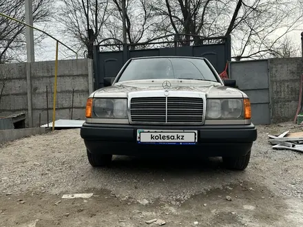 Mercedes-Benz E 200 1988 года за 2 800 000 тг. в Тараз – фото 2