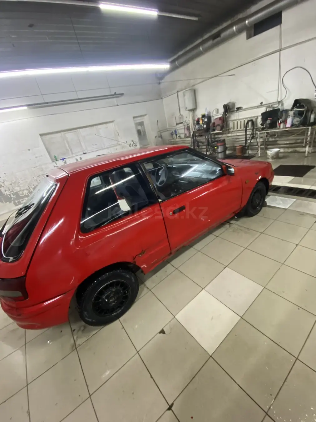 Mazda 323, 1992