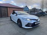 Toyota Camry 2021 года за 17 500 000 тг. в Актобе – фото 3