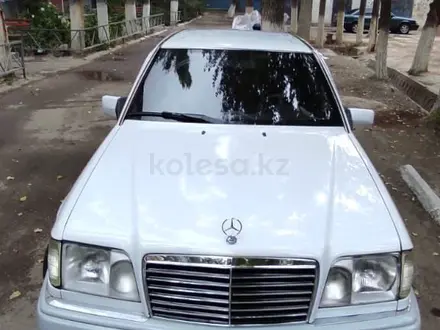 Mercedes-Benz E 230 1992 года за 1 500 000 тг. в Тараз – фото 2