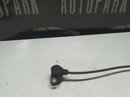 Датчик положения коленвала Audi A8 за 7 500 тг. в Алматы