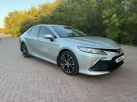 Toyota Camry 2022 года за 15 000 000 тг. в Уральск – фото 3