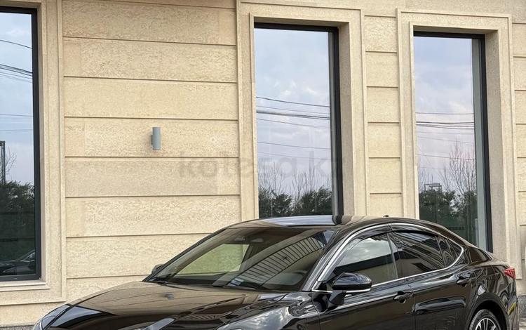 Toyota Camry — миниатюра 1