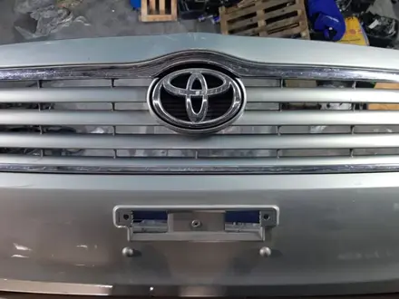 Решетка на Toyota Avensis за 35 000 тг. в Алматы