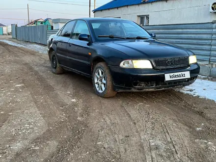 Audi A4 1996 года за 850 000 тг. в Атырау – фото 3