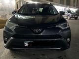 Toyota RAV4 2018 года за 10 000 000 тг. в Астана