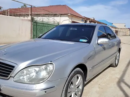 Mercedes-Benz S 320 2002 года за 3 500 000 тг. в Актау – фото 2