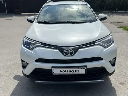 Toyota RAV4 2017 года за 15 000 000 тг. в Костанай