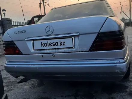 Mercedes-Benz E 280 1994 года за 1 300 000 тг. в Туркестан – фото 5