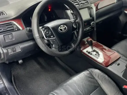 Toyota Camry 2013 года за 9 300 000 тг. в Атырау – фото 9