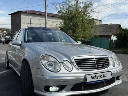 Mercedes-Benz E 55 AMG 2004 года за 9 000 000 тг. в Шымкент – фото 20