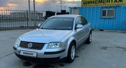 Volkswagen Passat 2005 годаүшін2 400 000 тг. в Атырау