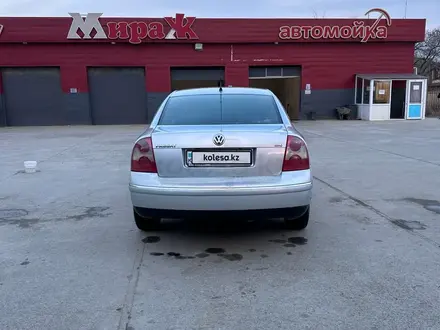 Volkswagen Passat 2005 года за 2 400 000 тг. в Атырау – фото 4