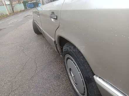 Mercedes-Benz E 260 1991 года за 1 200 000 тг. в Алматы – фото 15