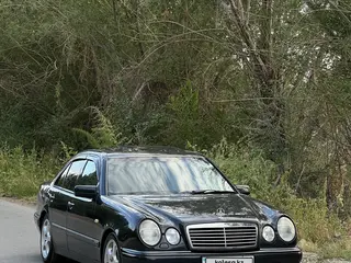 Mercedes-Benz E 320