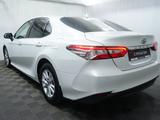 Toyota Camry 2018 года за 12 500 000 тг. в Алматы – фото 2