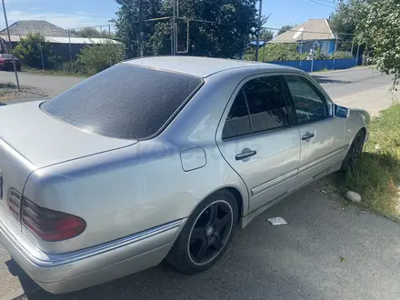 Mercedes-Benz E 320 1998 года за 3 700 000 тг. в Талдыкорган – фото 4