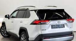 Toyota RAV4 2021 года за 17 490 000 тг. в Астана – фото 2