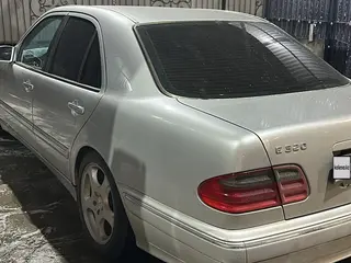 Mercedes-Benz E 320