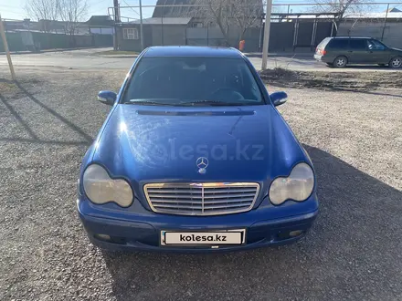 Mercedes-Benz C 220 2002 года за 2 700 000 тг. в Астана – фото 2