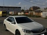 Toyota Camry 2015 года за 9 800 000 тг. в Атырау – фото 2