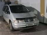 Volkswagen Sharan 1997 годаfor2 450 000 тг. в Актобе