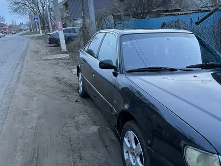 Audi A6 1996 года за 2 500 000 тг. в Уральск – фото 2