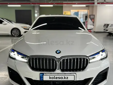 BMW 530 XDrive 2022 года за 21 000 000 тг. в Алматы – фото 2