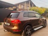 Volkswagen Touareg 2011 года за 10 000 000 тг. в Алматы – фото 2