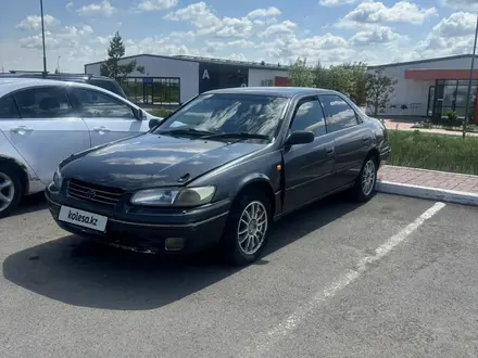 Toyota Camry 1997 года за 2 000 000 тг. в Астана – фото 2