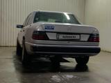 Mercedes-Benz E 200 1988 года за 900 000 тг. в Алматы – фото 4