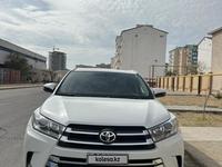 Toyota Highlander 2015 годаfor13 000 000 тг. в Актау